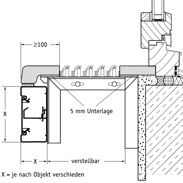 Installationskanal mit durchlaufendem Gitter